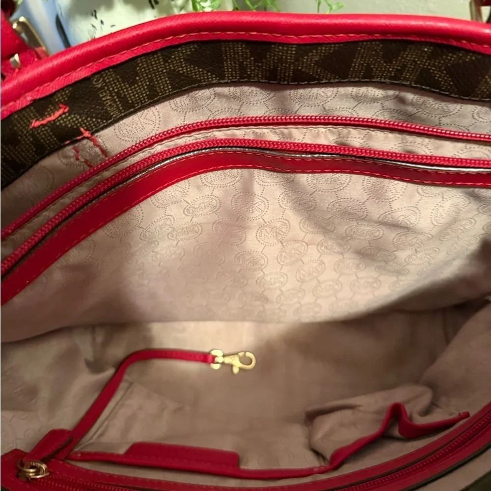 Michael Kors mk signature